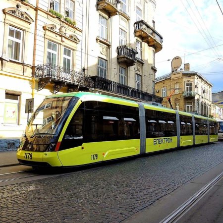 Красивый трамвай