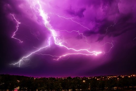 Розовая молния