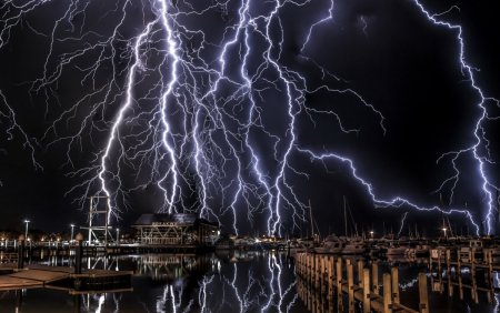 Огромная молния