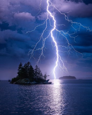 Молния на небе