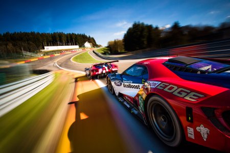 Яркие гоночные машины