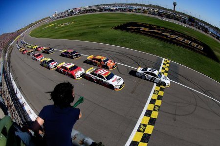 Гоночные машины на треке