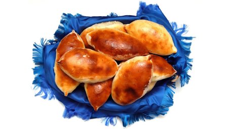 Тарелка с пирогами