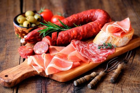 Колбасы и деликатесы