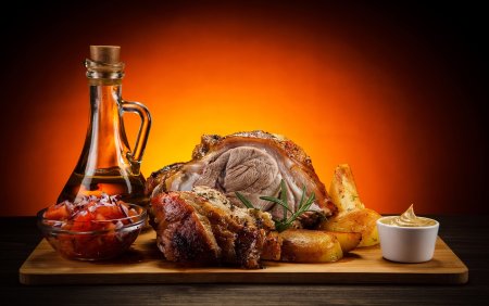 Мясо на столе