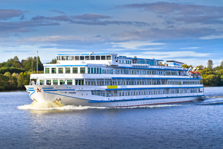 Теплоход Андрей Рублев