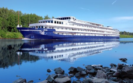 Волга река теплоход