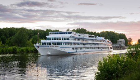 Теплоход Сергей Дягилев