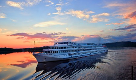 Волга река теплоход