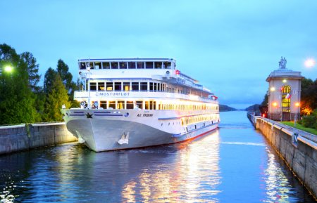 Теплоход а с Пушкин Мостурфлот