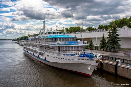Теплоход Дмитрий Пожарский