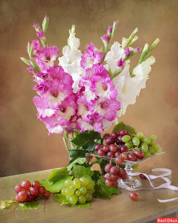 Пионы и гладиолусы букет