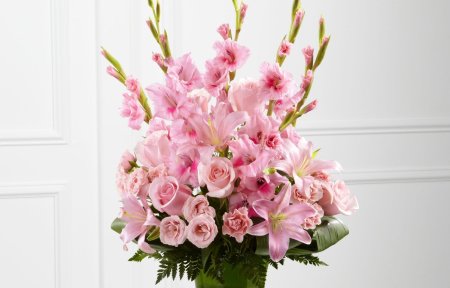 Цветы гладиолусы букет