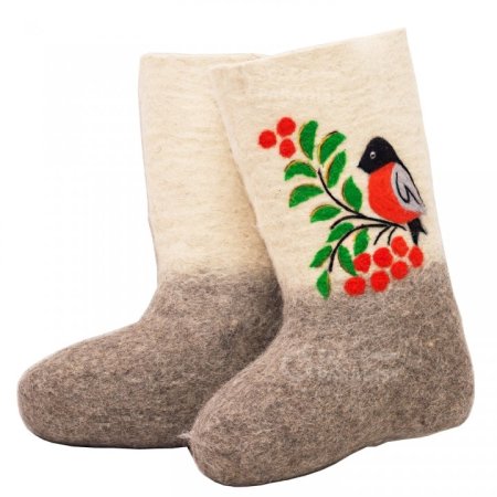 Валенки на белом фоне