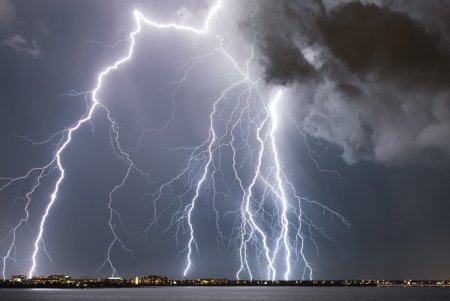 Огромная молния