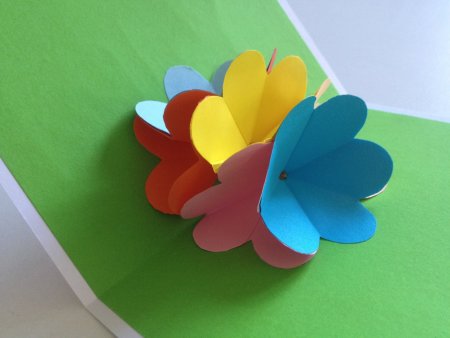 Открытка с раскрывающимися цветами