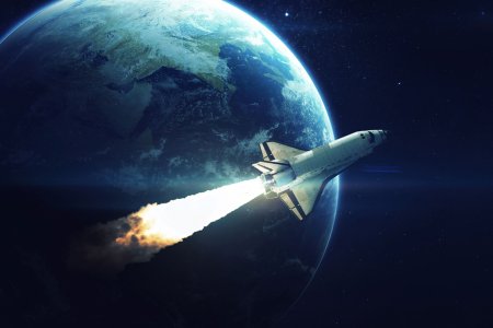 Ракета в космосе