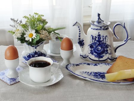 Сервировка в стиле Гжель