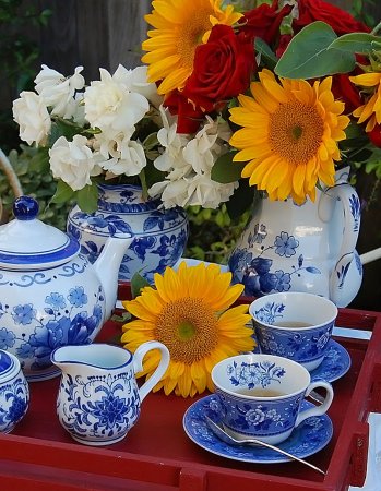 Чаепитие в синих тонах