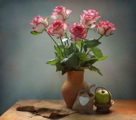 Роза Пикоти ваза