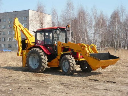 МТЗ 82 С погрузчиком экскаватором спереди