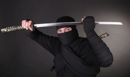 Ниндзя Синоби с катаной
