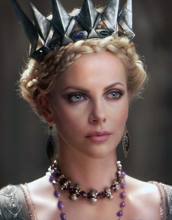 Шарлиз Терон злая Королева