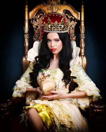 Королева на троне