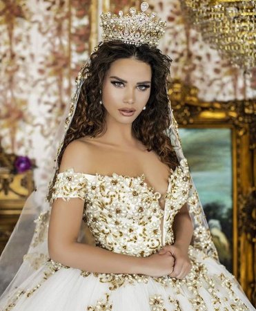 Frida Xhoi Королевские платья