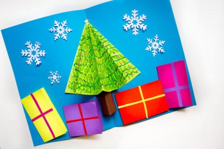 Новогодняя открытка из цветной бумаги