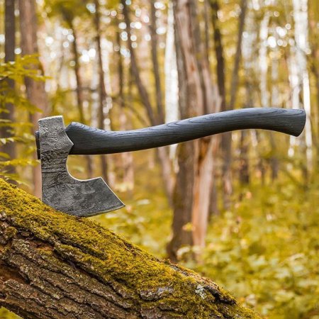 Топор с длинным топорищем