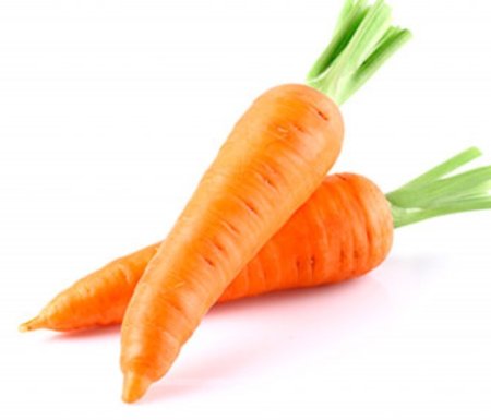 Морковь на белом фоне