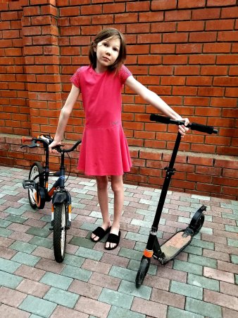 Подросток на самокате