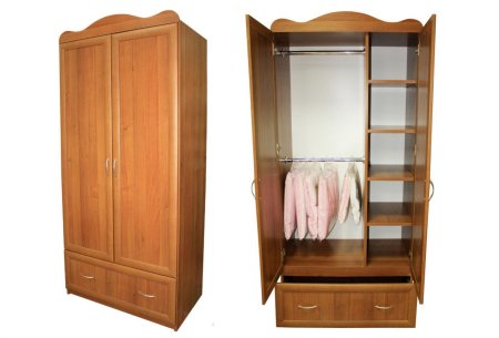 Шкаф с открытой дверцей