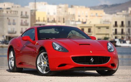 Ferrari California красная
