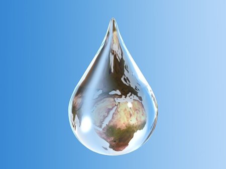 Красивая капля воды