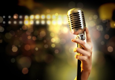 Рука с микрофоном