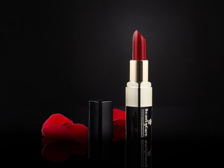 Красная помада тюбик