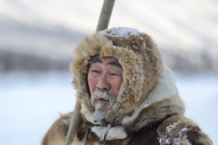 Эскимосы. — Магадан, 1959.