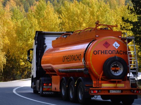 Автомобиль "бензовоз"