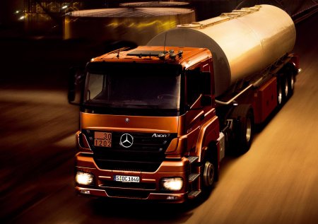 Мерседес Бенц бензовоз
