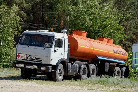 КАМАЗ-5410 С полуприцепом-бензовозом