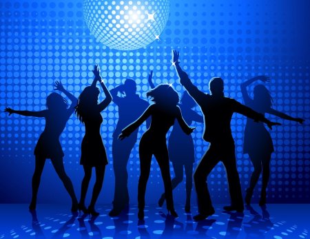 Люди танцуют