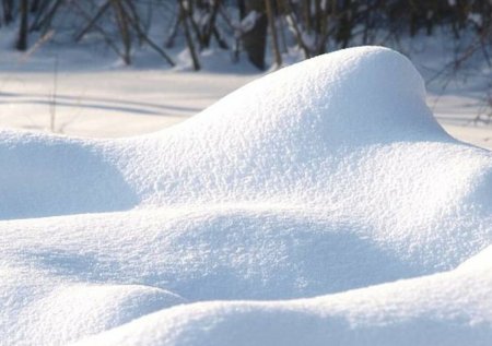 Снег лежит