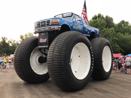 Грузовик-монстр-Bigfoot 5
