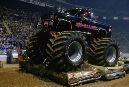 Monster Truck автомобиль