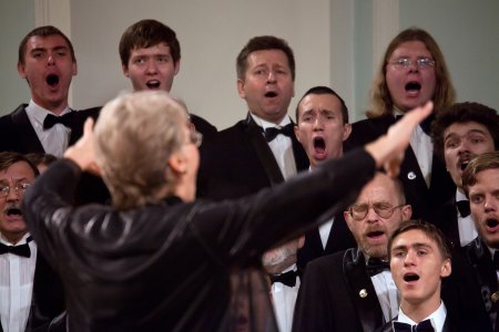 Человек поет