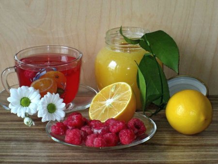 Чай с лимоном и вареньем