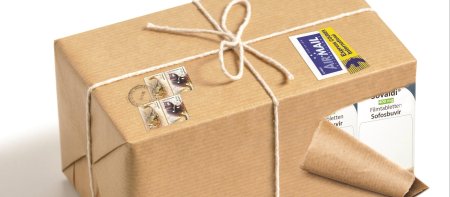 Посылка на прозрачном фоне