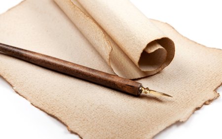 Пергамент с пером